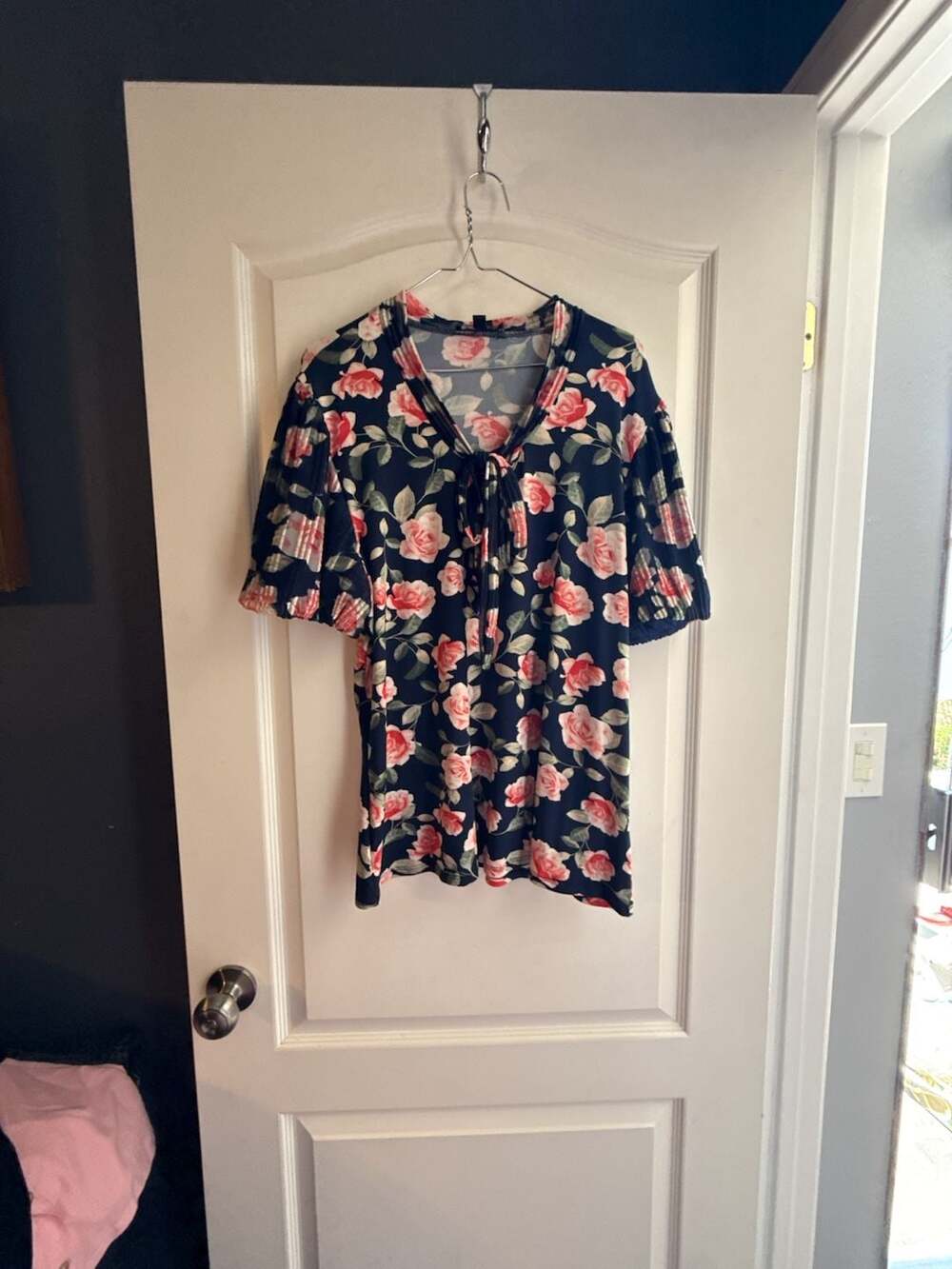 Sara Michelle Floral Print Keyhole Neck Top with Pleated Sleeves